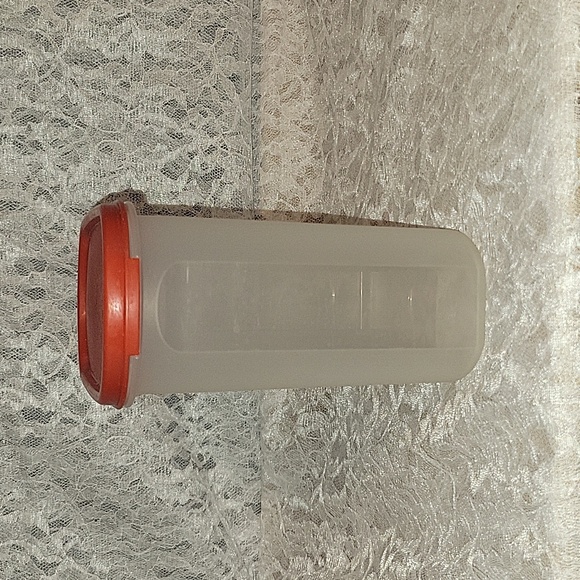 Tupperware: Container with Lid - Picture 2 of 8